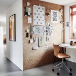 oficina-en-casa-pared-forrada-de-corcho