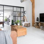 salon-de-aire-industrial-comunicado-con-el-comedor-mediante-gran-cristalera-de-pinterest_8c29e62e_1333x2000