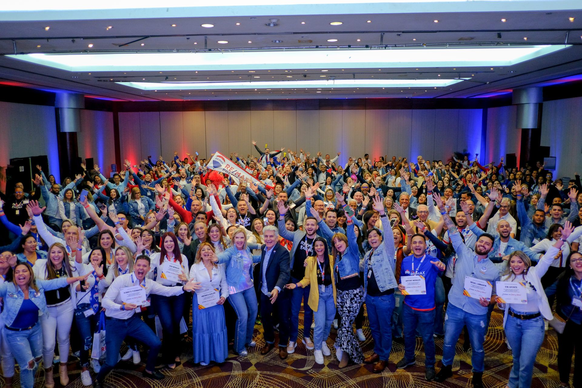 Más de 360 Brokers y Agentes Asociados se unieron en Caracas en los dos ...